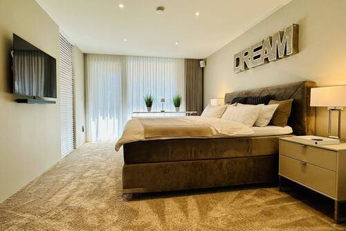 elegantes Schlafzimmer mit... - 