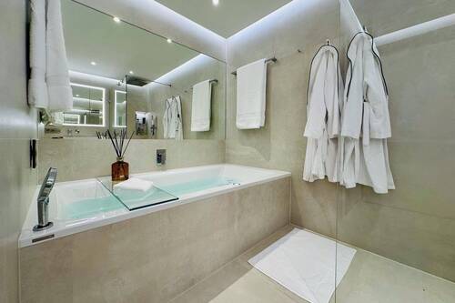 belebende Whirlpool-Wanne - 