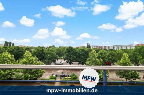 Blick aus dem Balkon - Mit Ausblick & zum Gestalten: Helle Wohnung mit Balkon in ruhiger Lage