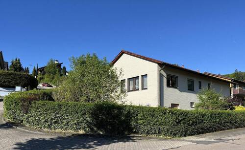 Nord-Ostseite - Einfamilienhaus in Bensheim-Hochstädten. Freistehend in unverbaubarer Hanglage