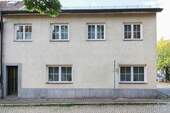 Haus Seitenansicht (Nebeneingang) - 