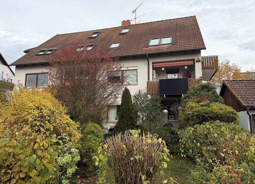 Wohnen im Dachgeschoss - 3 Zimmer Etagenwohnung zur Miete in Möhrendorf