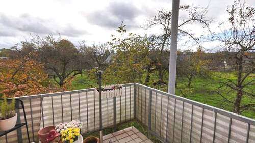 großer Balkon mit Blick ins Grüne - 2 Zimmer Etagenwohnung in Uhldingen-Mühlhofen