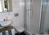 Bad mit Dusche - 
