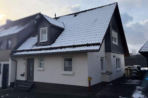 Straßenansicht - 4 Zimmer Reihenendhaus zum Kaufen in Bad Berleburg