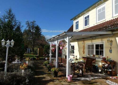 Südterrasse mit Pergola - 6 Zimmer Einfamilienhaus in Vestenbergsgreuth