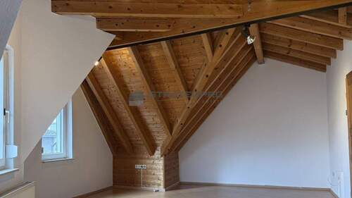 Titelbild - Helle 2-Zimmer-Dachgeschoss-Wohnung in ruhiger Lage