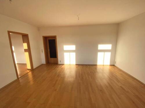Wohnzimmer - 2 Zimmer Etagenwohnung zur Miete in Plauen