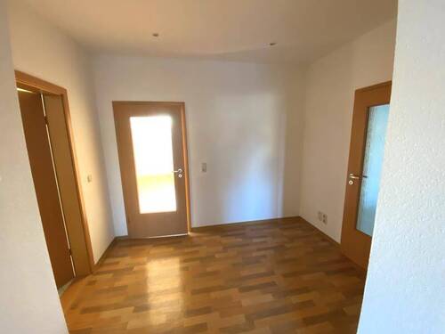 Flur - Etagenwohnung mit 74,00 m² in Plauen zur Miete