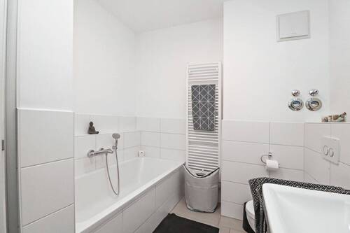 Badezimmer - Etagenwohnung mit 68,10 m² in Berlin zum Kaufen