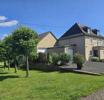 Kernsaniertes Wohnhaus mit Wirtschaftsgebäude und Möglichkeit der Pferdehaltung! - Schwarzenborn