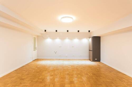 Hobbyraum mit Anschlüssen für eine Küche - 