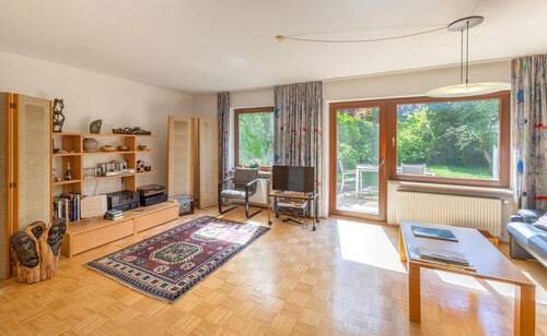 Wohnzimmer mit viel Licht - 5 Zimmer Doppelhaushälfte in Olching