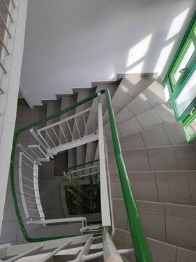 Treppenhaus - Mehrfamilienhaus, Wohnhaus zum Kaufen in Leipzig