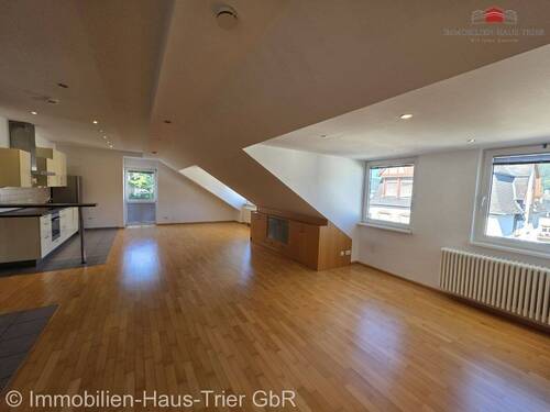 Bild 1 - Großzügige DG-Wohnung mit Kamin, Einbauküche & umfangreichen Inklusivleistungen in Trier-Süd