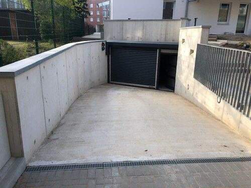 Tiefgarageneinfahrt Durchfahrtshöhe 2,05 m - Garage, Stellplatz zur Miete in Hamburg
