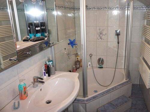 Eckwanne mit Duschwand - 