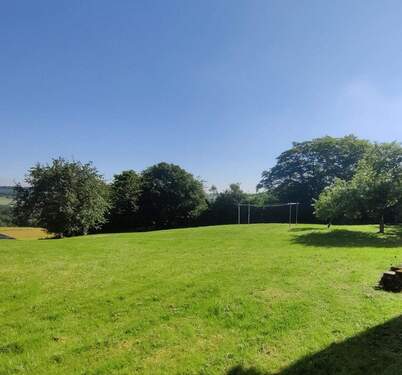 Wiese hinter den Häusern B2 - 1 Zimmer Bauernhaus, Landhaus in Peterswald-Löffelscheid