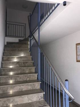 Treppenhaus - 3 Zimmer Etagenwohnung zur Miete in Trossingen