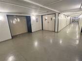 Keller Aufzug und Tor - 