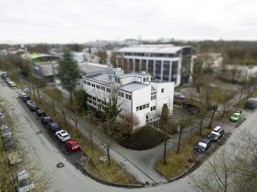 Drohnenansicht Eingang - Halle in München