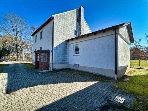 Wohnhaus mit Anbau - 1 Zimmer Einfamilienhaus zum Kaufen in Hengersberg