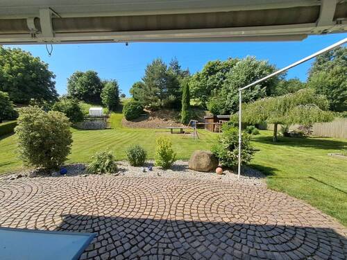 und idyllischen Blick zum Grundstück (Sommer) - 