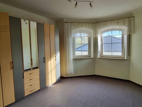 Schlafraum mit Morgensonne im EG - 