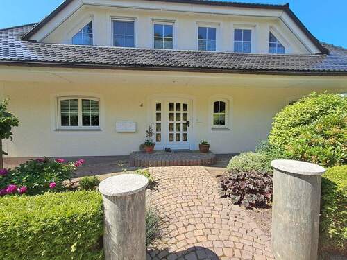 Willkommen - 8 Zimmer Mehrfamilienhaus, Wohnhaus in Klipphausen