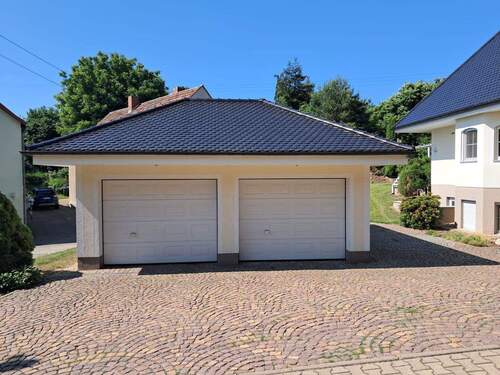 Doppelgarage - Mehrfamilienhaus, Wohnhaus mit 284,00 m&sup2; in Klipphausen zum Kaufen