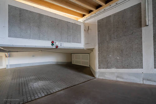 Einfahrt - Garage, Stellplatz zum Kaufen in Unterhaching