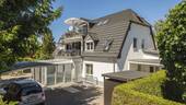 Hausansicht - Mehrgenerationenhaus mit Seltenheitswert: 3 Wohneinheiten, Wintergarten, Sonnenterrassen & Mieteinnahmen!