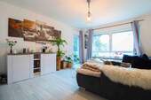 Wohnzimmer - Erholung im Freien: ETW mit Garten