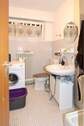 Tageslichtbad mit Dusche, WC - Waschmaschinenanschluss - 