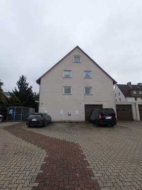 Straßenansicht mit Parkplatz - Büro zur Miete in Wolfenbüttel