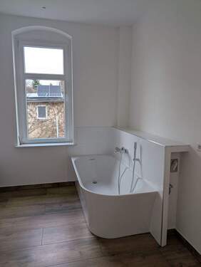 Badezimmer - Etagenwohnung mit 100,00 m&sup2; in Meißen zur Miete