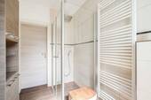Bad mit bodengleicher Dusche - 