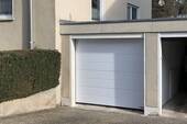 Einzelgarage mit elektrischem Sektionaltor und Stromanschluss - 