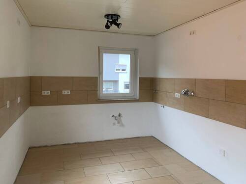 großzügige Wohnküche - 3 Zimmer Etagenwohnung in Dittelbrunn