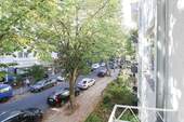 10. Aussicht Balkon und Nachbarschaft - 