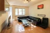Wohnzimmer - Bezugsfreie 2-Zimmer-Eigentumswohnung mit Balkon und Lift in Berlin-Steglitz