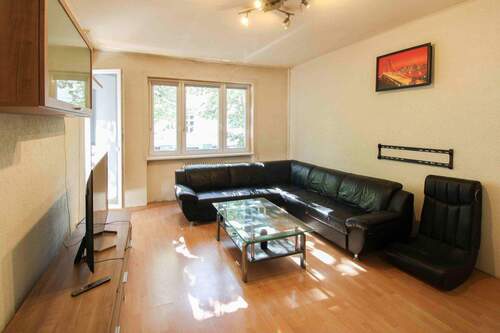 Wohnzimmer - Bezugsfreie 2-Zimmer-Eigentumswohnung mit Balkon und Lift in Berlin-Steglitz