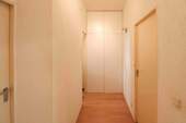 Flur mit Einbauschrank - 