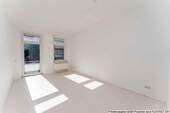 Lichtdurchflutetes Wohnzimmer - 2 Zimmer Etagenwohnung zum Kaufen in Berlin