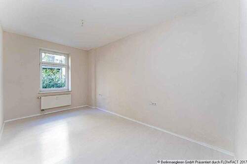 Ruhiges Schlafzimmer mit Blick ins Grüne - 