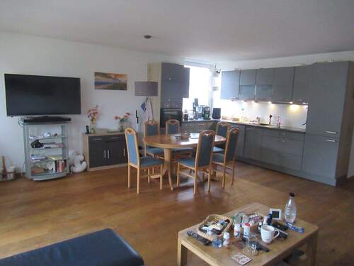 Wohnzimmer mit Küchenbereich - 