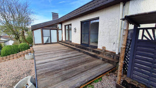 Holzterrasse zugänglich von Wintergarten und Zimme - 