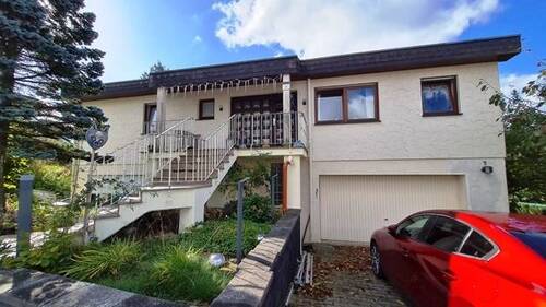 Außenansicht - Natur Pur, Grün & viel Platz! Offen gestaltetes Einfamilienhaus mit ELW. Taunushöhenlage - 25 km von Wiesbaden entfernt