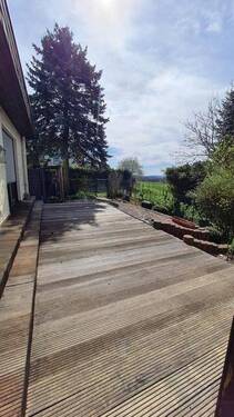 Holzterrasse mit herrlichem Ausblick - 