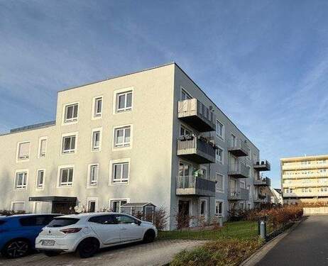 Seitenansicht - Moderne, barrierefreie Wohnung mit Balkon in guter Lage! KFW 55